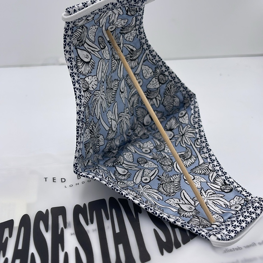 Black and White Patterned Face Mask TED BAKER LONDON Reversible Reusable NWT - Picture 10 of 16